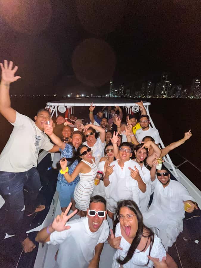 2-hour tour in Cartagena Sunset View in party boat - Quick takeaways
