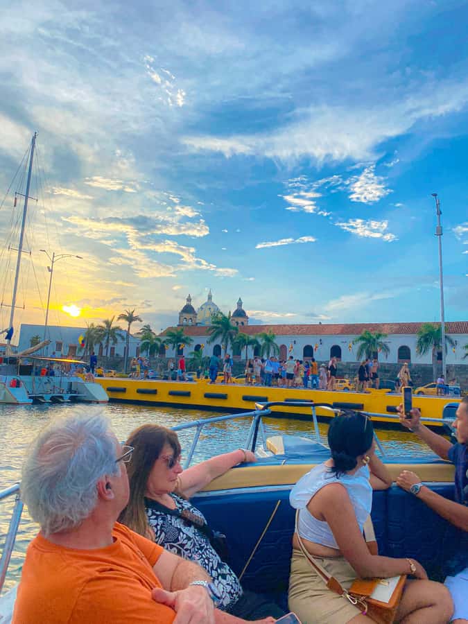 2-hour tour in Cartagena Sunset View in party boat - Who should book this boat?