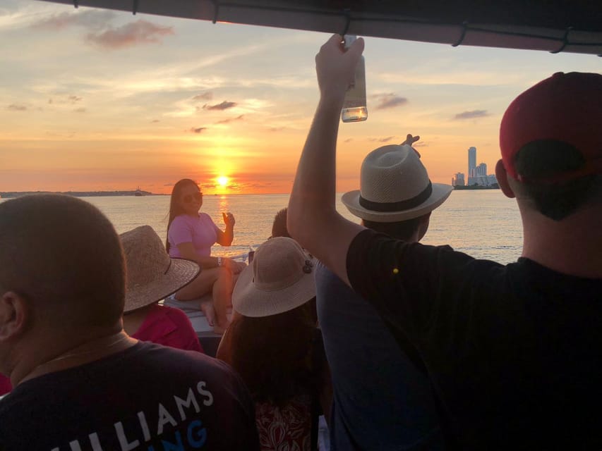 2-hour tour in Cartagena Sunset View in party boat - Drinks, music, and the party atmosphere