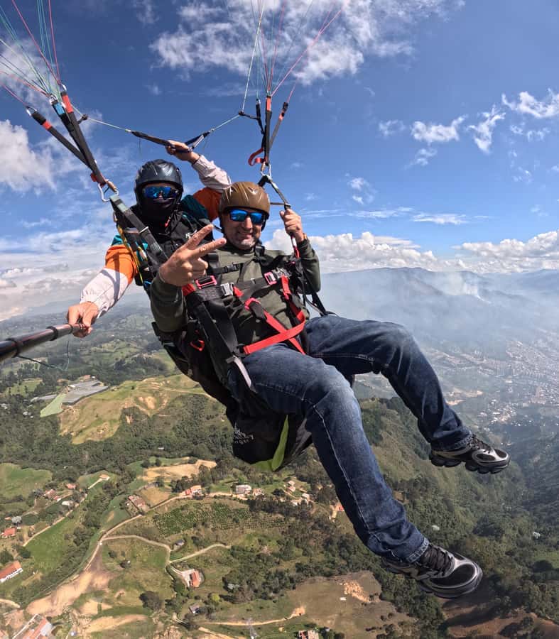 Bello: Paragliding in Medellín - Landing, alternate sites, and the return