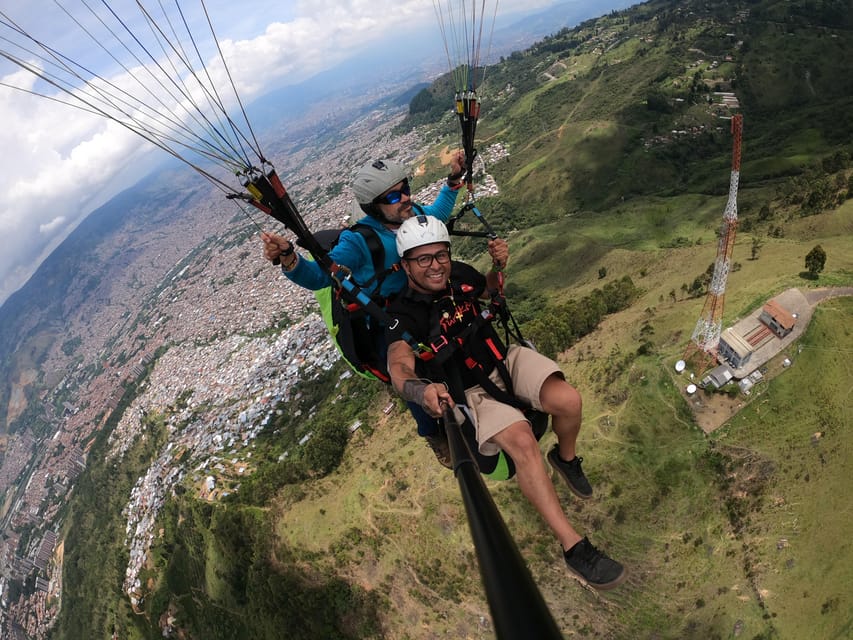 Bello: Paragliding in Medellín - What the $71 price really covers