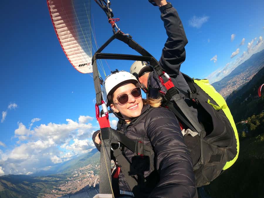 Bello: Paragliding in Medellín - Finding El Voladero and checking in