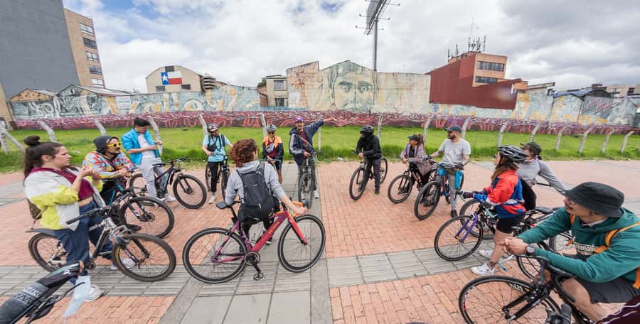 Biking in Full Color: Urban Art Bike Tour - Starting at La Candelaria and reading the city in color