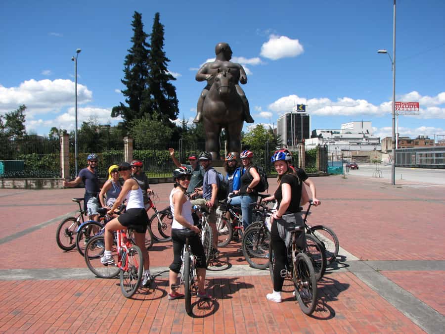 Bogota: Bicycle City Tour - Fruit stalls and the flavors of Colombia