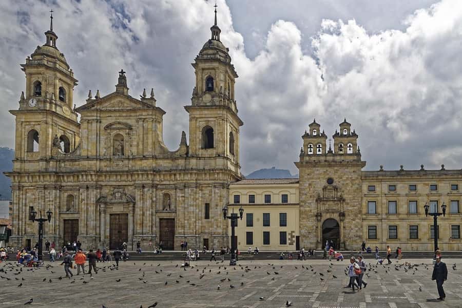 Bogotá: City tour Monserrate, emerald and gold museum & more - Colombian emeralds from mine to jewelry