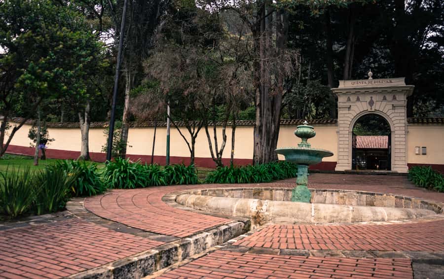 Bogotá: City Tour with Monserrate Hill, transfers and guide - The Gold Museum and the Muisca world