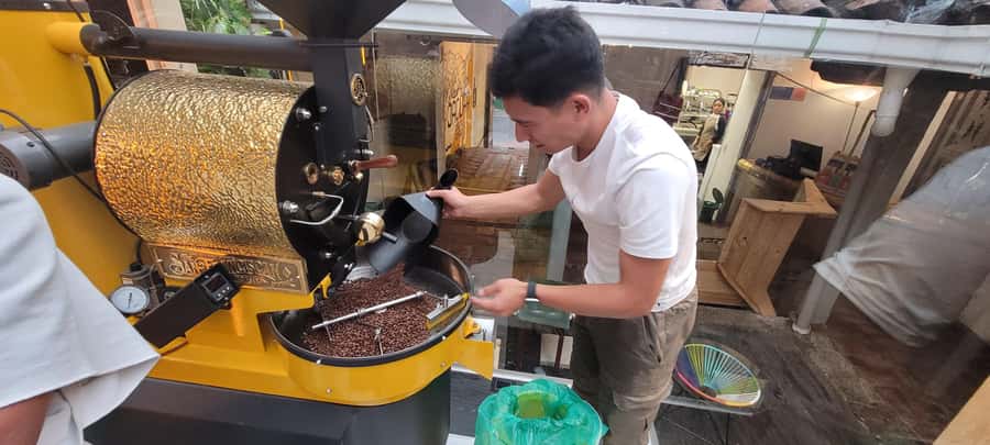 Bogota: Coffee Tasting, Roasting, Filtration & Espresso Tour - Watching green beans become roasted coffee