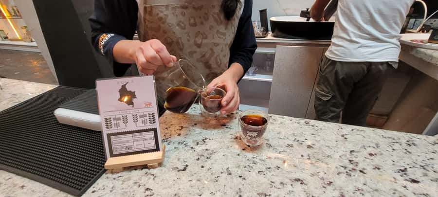 Bogota: Coffee Tasting, Roasting, Filtration & Espresso Tour - Espresso and latte art practice