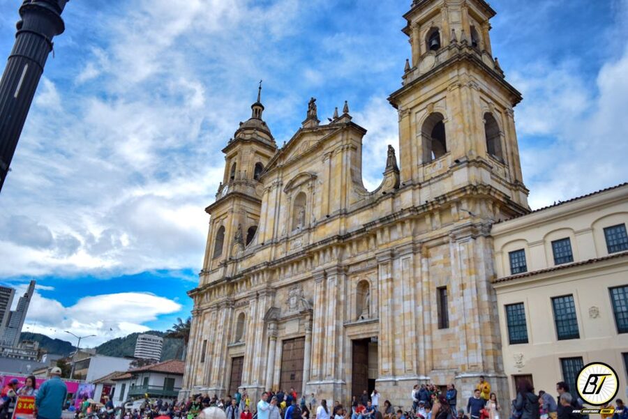 Bogota: Downtown City and Monserrate Hill Private Tour - Standing in the middle of Bolívar Square