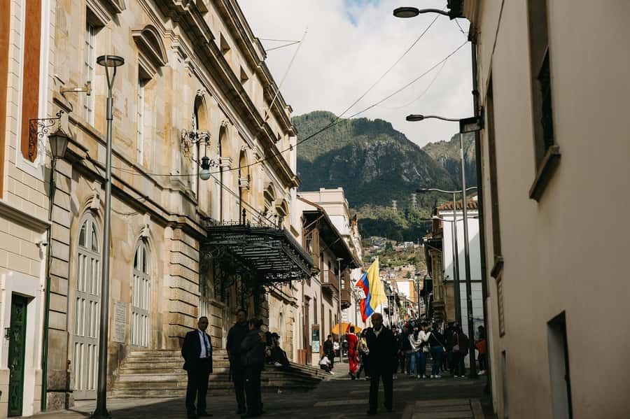 Bogotá: Express Tour with Private Guide and Transportation - Private transportation, traffic, and the clock