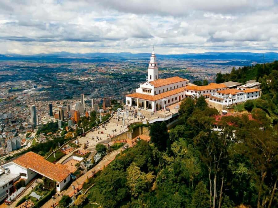 BOGOTA: From the Clouds to the Earth, Tour to Monserrate and the Salt Cathedral - The drive to Zipaquirá adds context