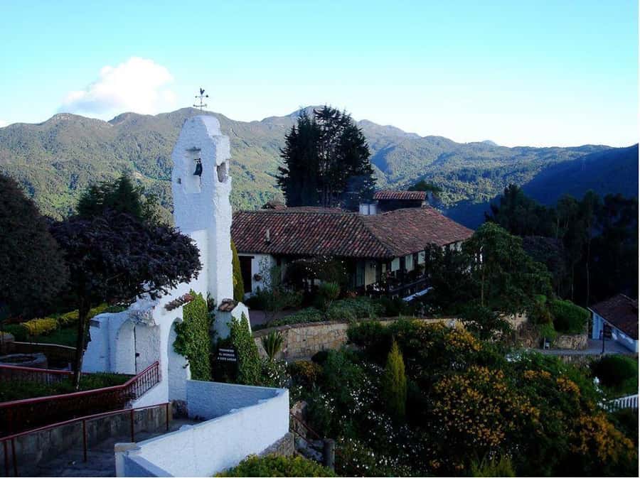 Bogotá: Grand City Tour with Monserrate, Usaquén and Lunch - Gold artifacts and a stop at Parque Santander