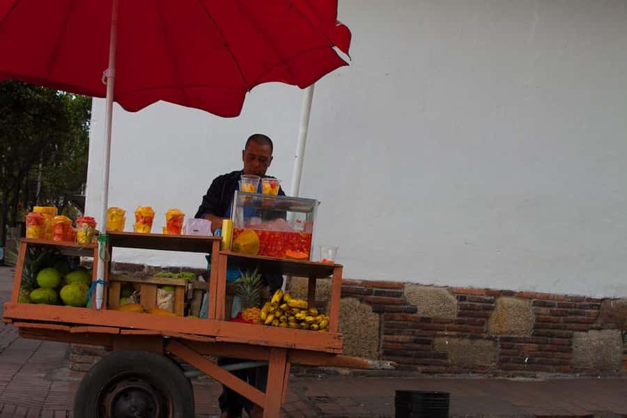 Bogotá: Grand City Tour with Monserrate, Usaquén and Lunch - Plaza de Bolívar puts the city’s power on display