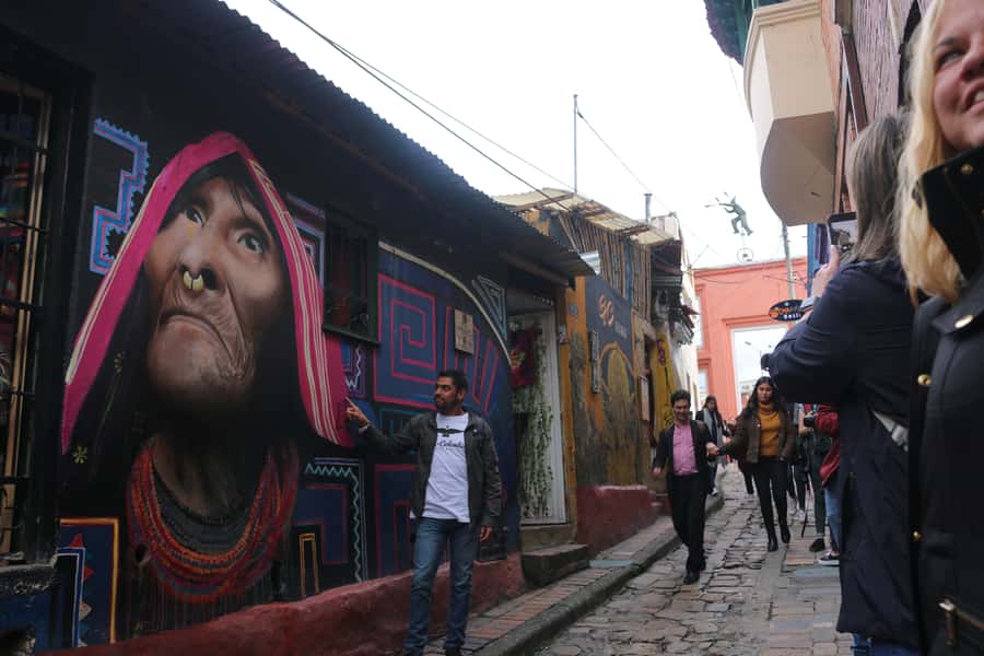 Bogotá: Guided La Candelaria Walking Tour - Price and what you actually receive