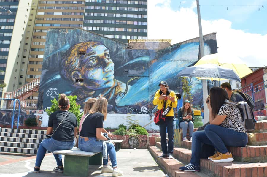 Bogotá: La Candelaria Graffiti & Urban Art Guided Tour - One hour through La Candelaria’s graffiti streets
