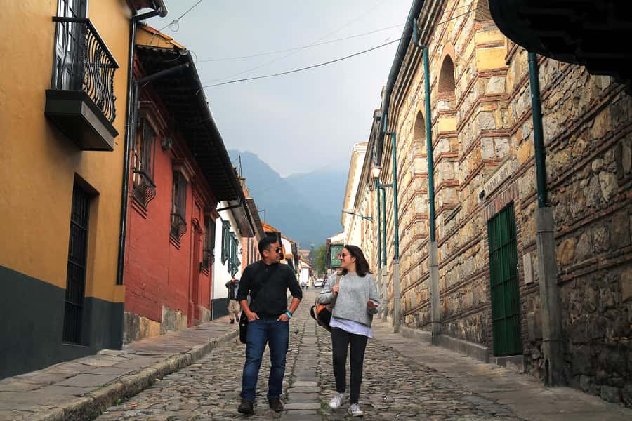 Bogota: La Candelaria Highlights Walking Tour - Bolívar Square and the center of Colombian power