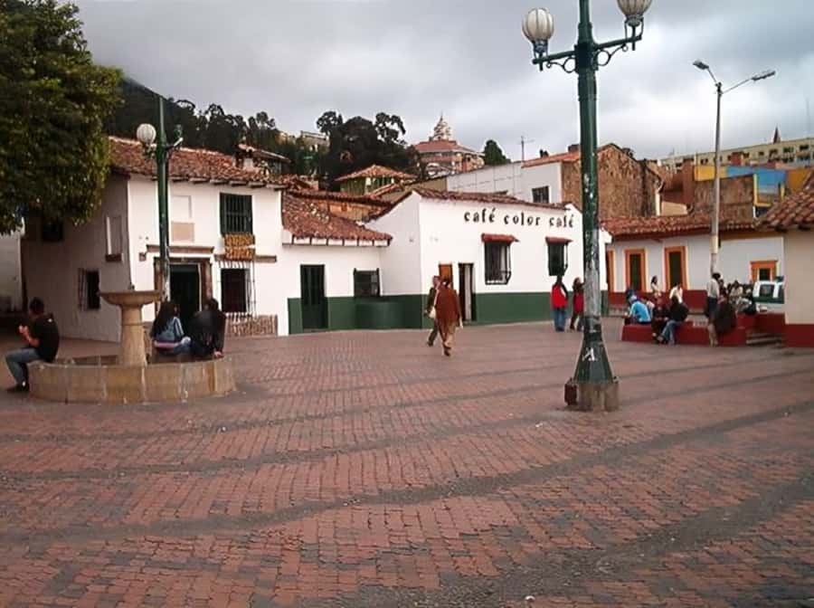 Bogota : Must-See Sites Walking Tour With a Guide - Plaza del Rosario and Bogotá’s Public Story