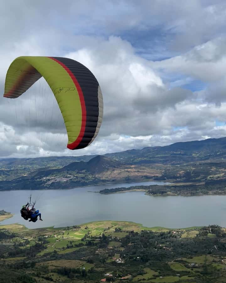 Bogota: Paragliding activity in La Calera with transfers - La Calera gives the outing a second purpose