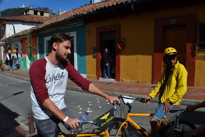 Bogotá Private Bike Tour with Transportation - National Park, fruit, and a pause from the saddle