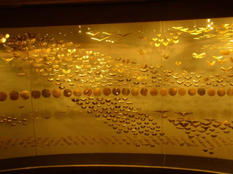 Bogotá: Private Candelaria Walking Tour and Gold Museum - Why the Gold Museum is the right place to begin
