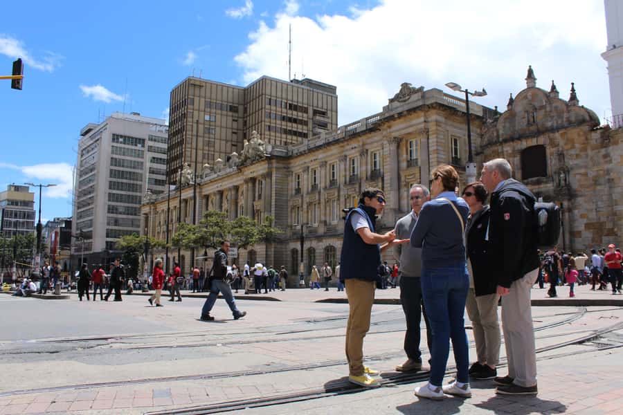 Bogotá: Private Candelaria Walking Tour and Gold Museum - From the museum to La Candelaria