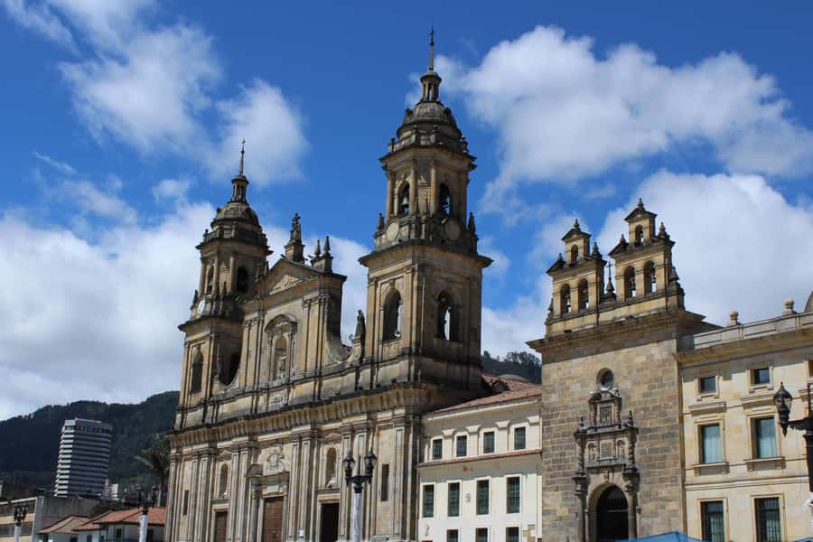 Bogotá: Private Candelaria Walking Tour and Gold Museum - Plaza de Bolívar and Bogotá’s public heart