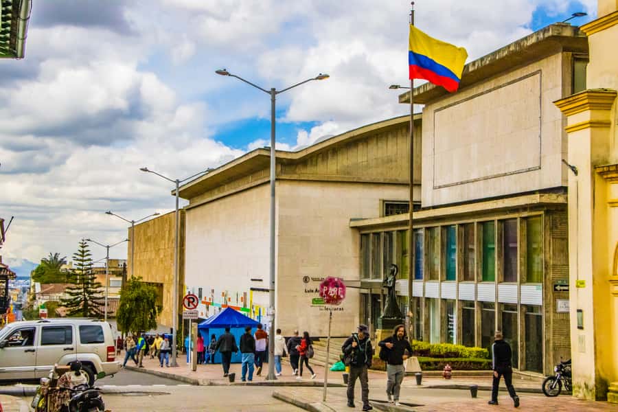 Bogotá: Private Candelaria Walking Tour with Gold Museum - Key points to know before you book