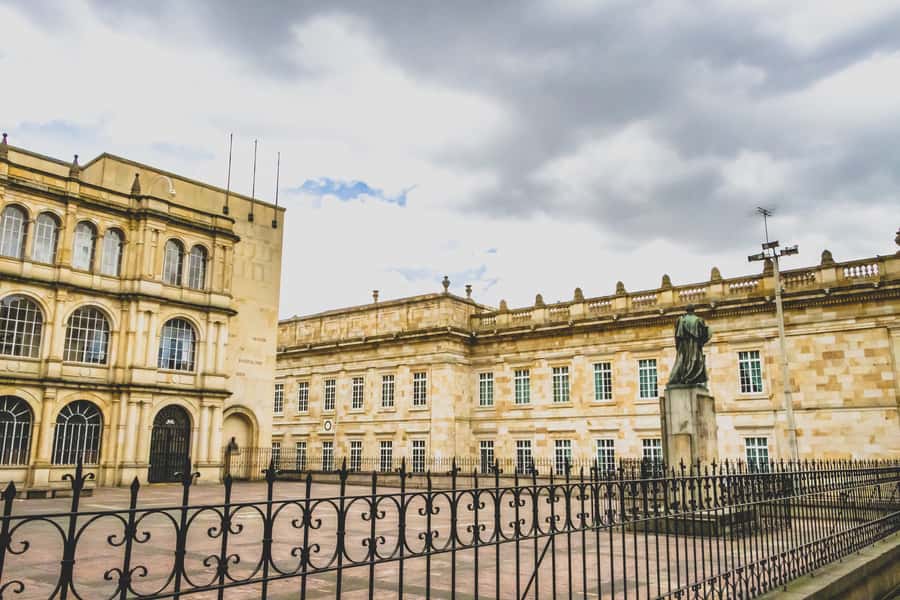 Bogotá: Private Candelaria Walking Tour with Gold Museum - Government buildings and Colombia’s public story