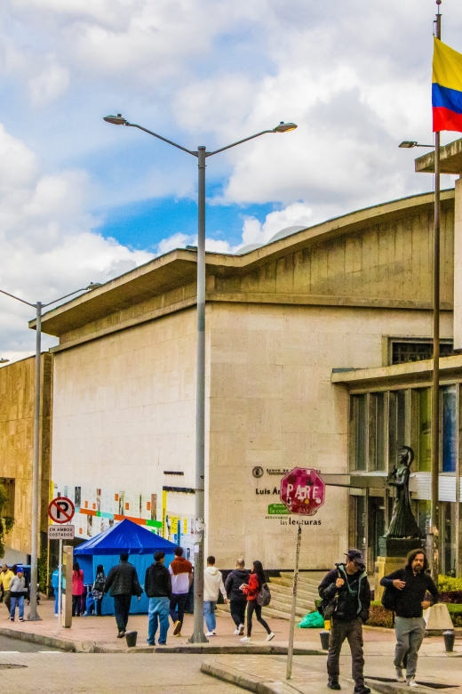 Bogotá: Private Candelaria Walking Tour with Gold Museum - Timing, meeting point, and practical concerns