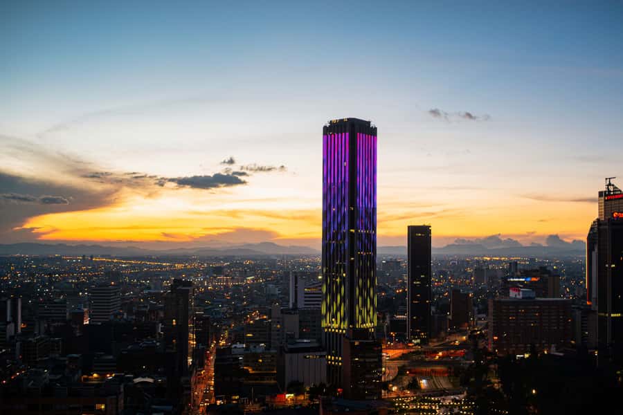 Bogota: Private custom tour with a local guide - Walking through monuments and museums
