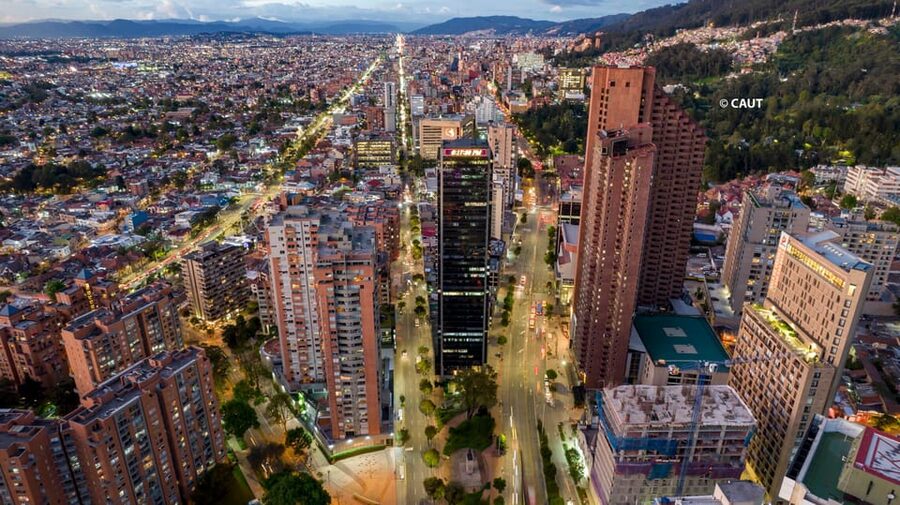 Bogotá: Private Guided Tour with Monserrate & La Candelaria - Practical preparation for a smoother day