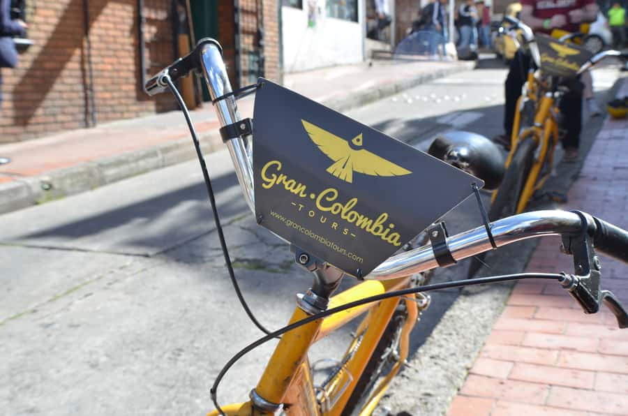 Bogotá: Shared Bike Tour - Chorro de Quevedo and the three founding plazas