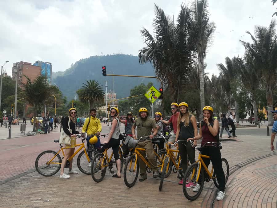 Bogotá: Shared Bike Tour - National Park, part forest and part public forum