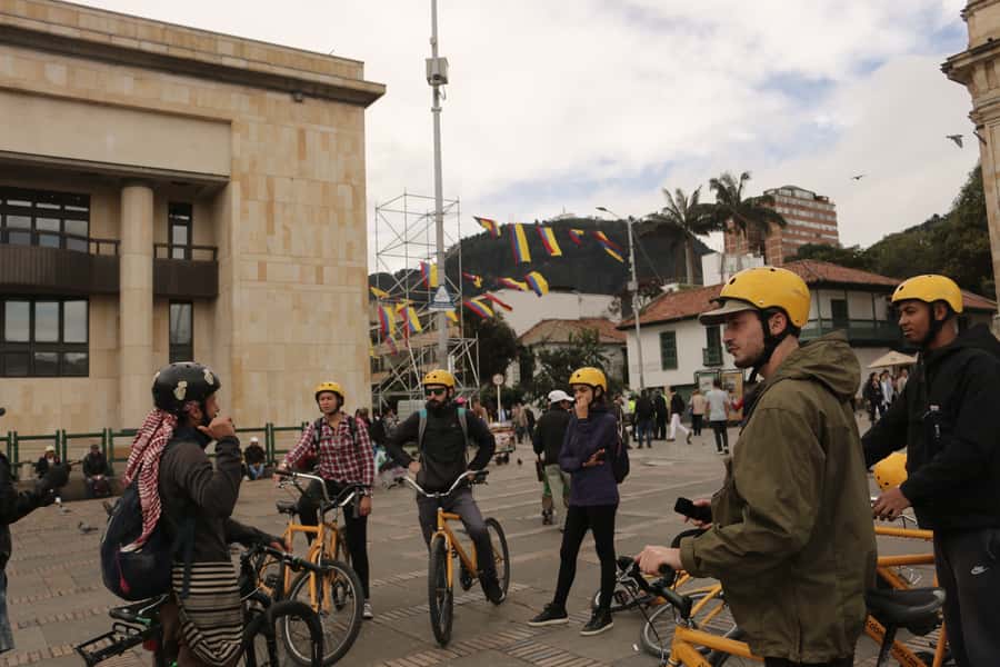 Bogotá: Shared Bike Tour - What the guides add
