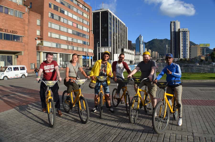Bogotá: Shared Bike Tour - Starting beside the yellow umbrella
