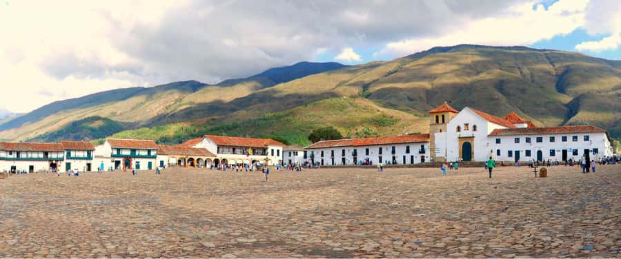 Bogotá: Villa de Leyva Full-Day Tour with Meals - Sisga Dam gives the morning a scenic start