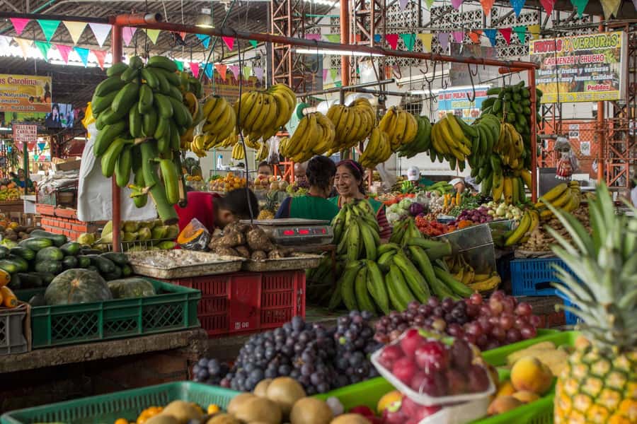 Cali: Fruit Market Walking Tour with Tastings - Walking from Miraflores to the market square