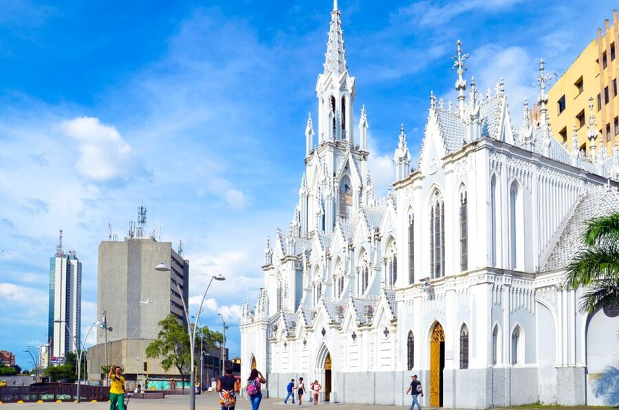 Cali: Three hours walking Cali City discovery tour - Walking through San Antonio for 50 minutes