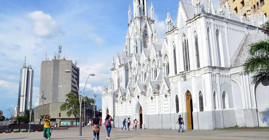 Cali: Two hours walking Cali City discovery tour - The Río Boulevard and La Ermita Church