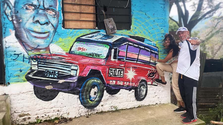 Cali: Walking Tour of the 11 Neighborhoods of Commune 20 - Why the cable car makes this Cali tour different