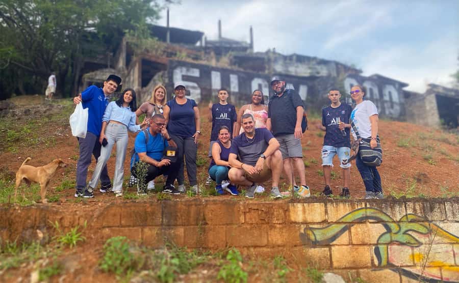 Cali: Walking Tour of the 11 Neighborhoods of Commune 20 - Lleras Camargo and a pause among green spaces