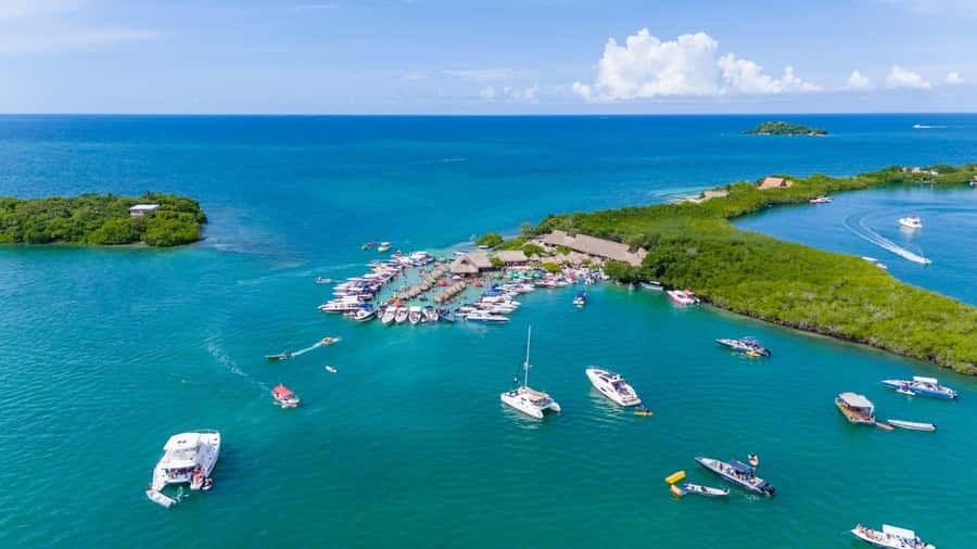 CARTAGENA: 4 islands by sport boat +oceanarium tickets - What this Rosario Islands day is really like