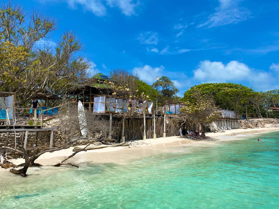 Cartagena: 5-Island Trip by Boat with Lunch and Snorkeling - Cholon: Colombia’s floating party stop