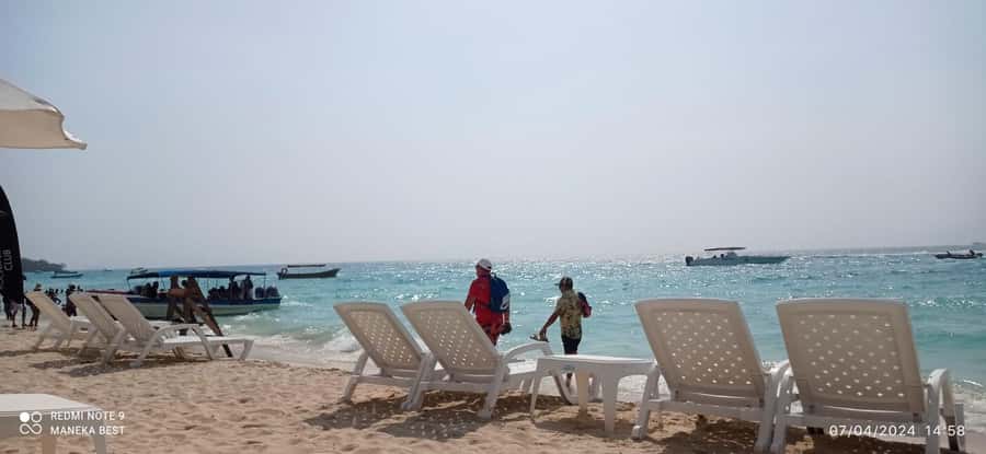 Cartagena: All-Inclusive Rosario Islands Speedboat Tour - Barú lunch and the beach stop