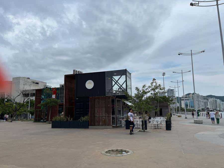 Cartagena: Barranquilla and Santa Marta BILINGUAL GUIDE - Guide language and the value of the $96 price