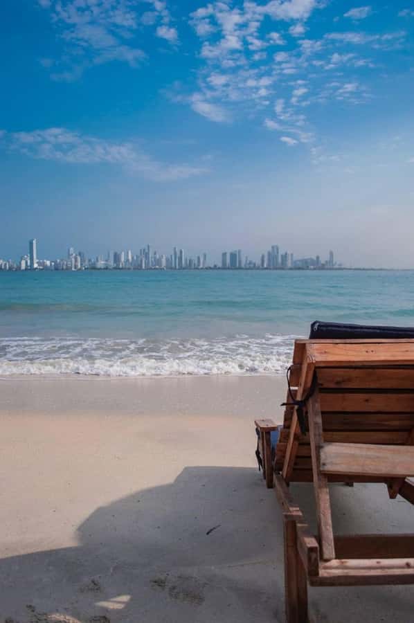 Cartagena: BEACH DAY ON TIERRA BOMBA ISLAND PUNTARENA - The Colombian lunch is the strongest included feature