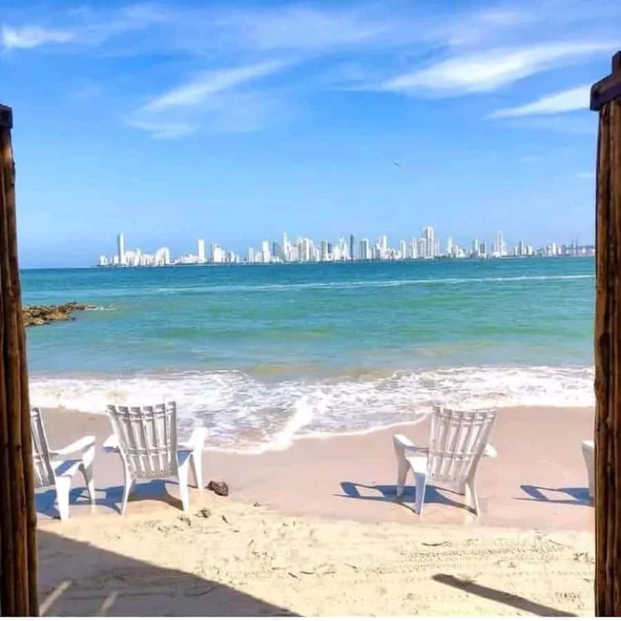 Cartagena: BEACH DAY ON TIERRA BOMBA ISLAND PUNTARENA - Punta Arena: close, sunny, and not always tranquil