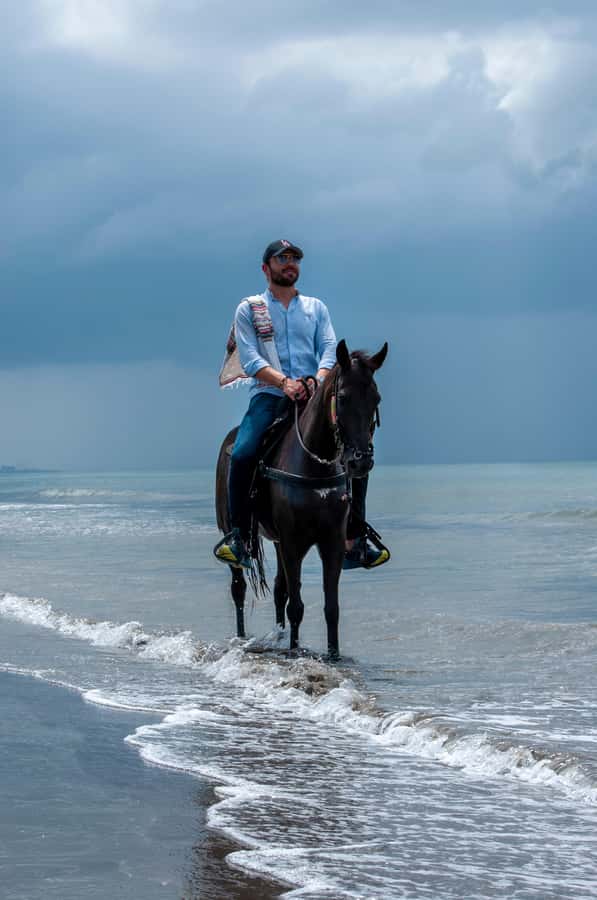 Cartagena: Beach Horse Ride and Colombian Equestrian Culture - What the small group changes