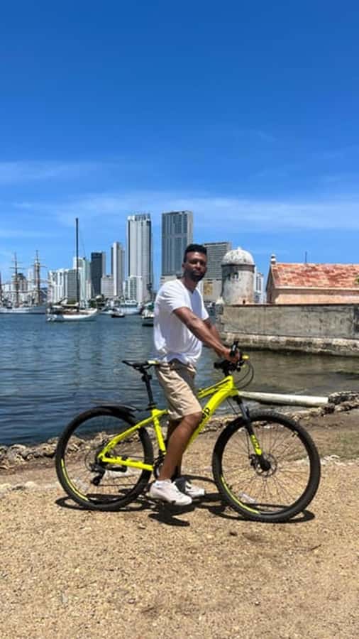 Cartagena: Bike rental 1 hour to 24 hours - Bocagrande by beach cruiser or mountain bike