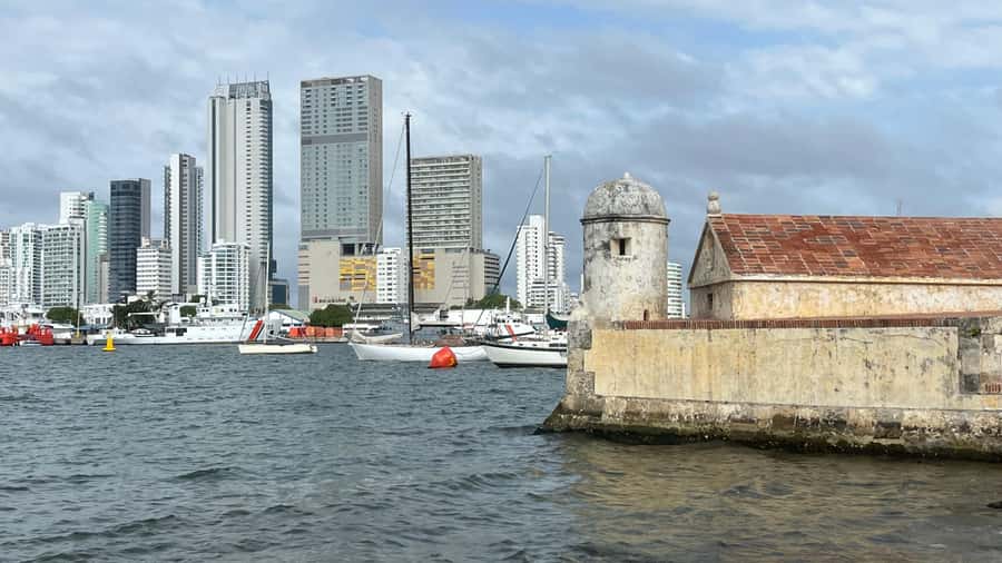 CARTAGENA: BIKE RIDE WITH LUNCH AT BOURDAIN'S FAVORITE SPOT - Why this bike ride feels different